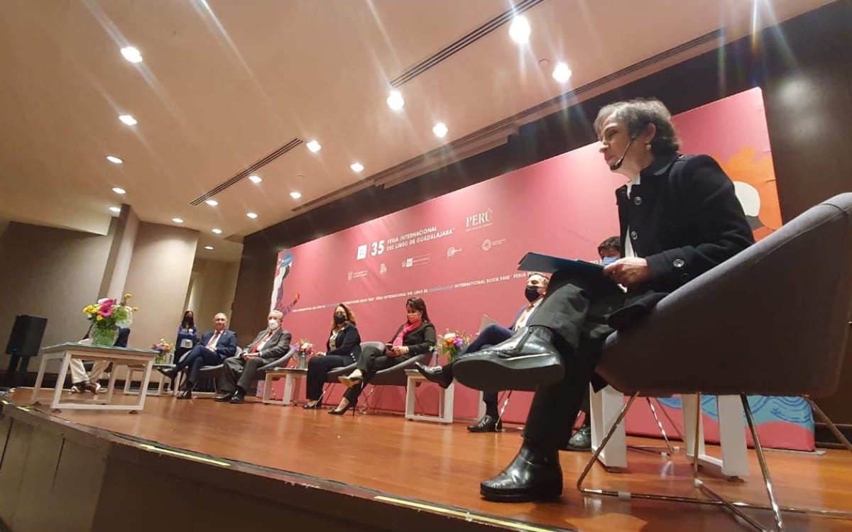 En el marco de la FIL, Carmen Aristegui presenta foro para la Corte
