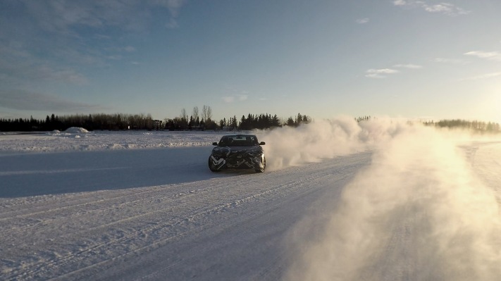 Este video de prueba de invierno del automóvil eléctrico Lucid Air nos recuerda que la nieve puede ser buena