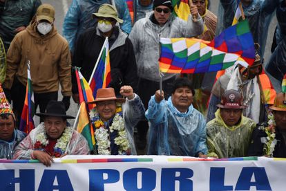 El actual presidente de Bolivia, Luis Arce, y el anterior, Evo Morales, marchando este lunes en La Paz, Bolivia