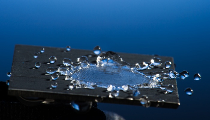Flite Material Sciences utiliza láseres, no recubrimientos químicos, para mantener el hielo y la oxidación de las superficies.