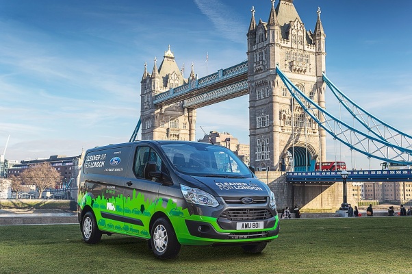 Ford comienza a probar los híbridos enchufables de tránsito en Londres antes de la producción de 2019