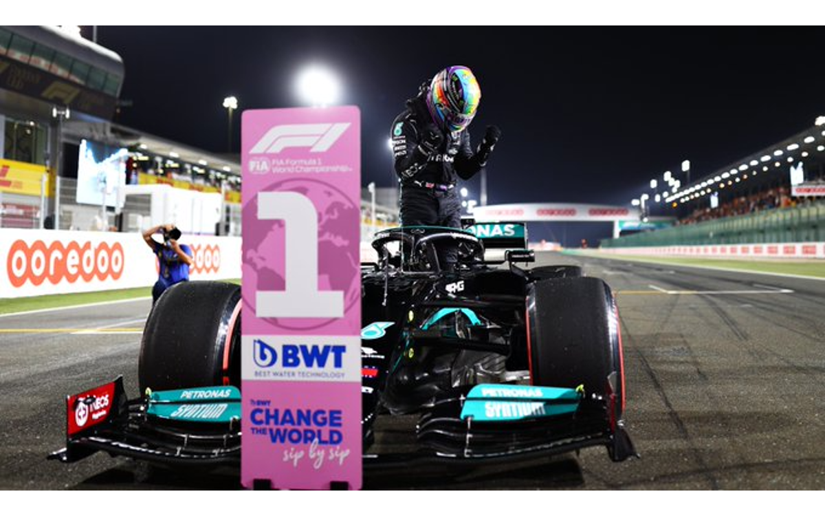 Gana Lewis Hamilton la pole position para el Gran Premio de Qatar | Video