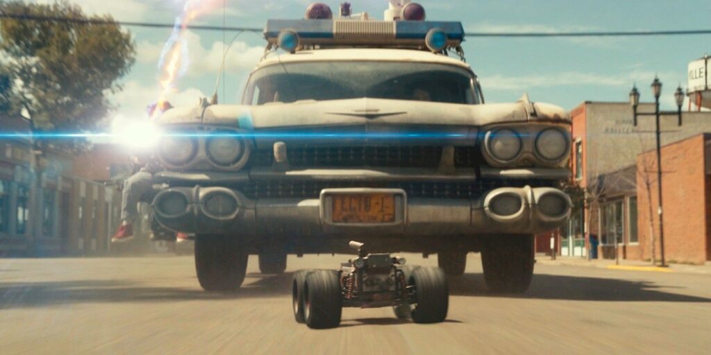 Ghostbusters: Afterlife Photo muestra el Ecto-1 corriendo a alta velocidad