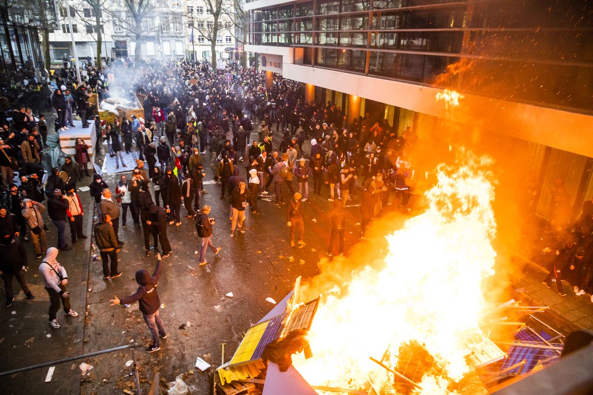 Graves disturbios en Bélgica y en Países Bajos contra las restricciones por la pandemia