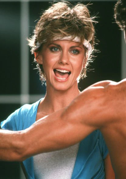 La cinta blanca en la cabeza que lucía Olivia Newton-John en el vídeo de 'Physical' se convirtió en un icono y fue adoptada como complemento por millones de mujeres en todo el mundo.