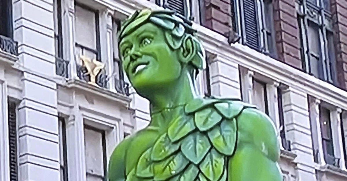 Jolly Green Giant se vuelve viral mientras los espectadores del desfile del Día de Acción de Gracias de Macy’s lo encuentran aterrador y sexy