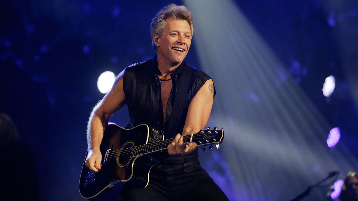 Jon Bon Jovi da positivo a COVID-19 antes de concierto