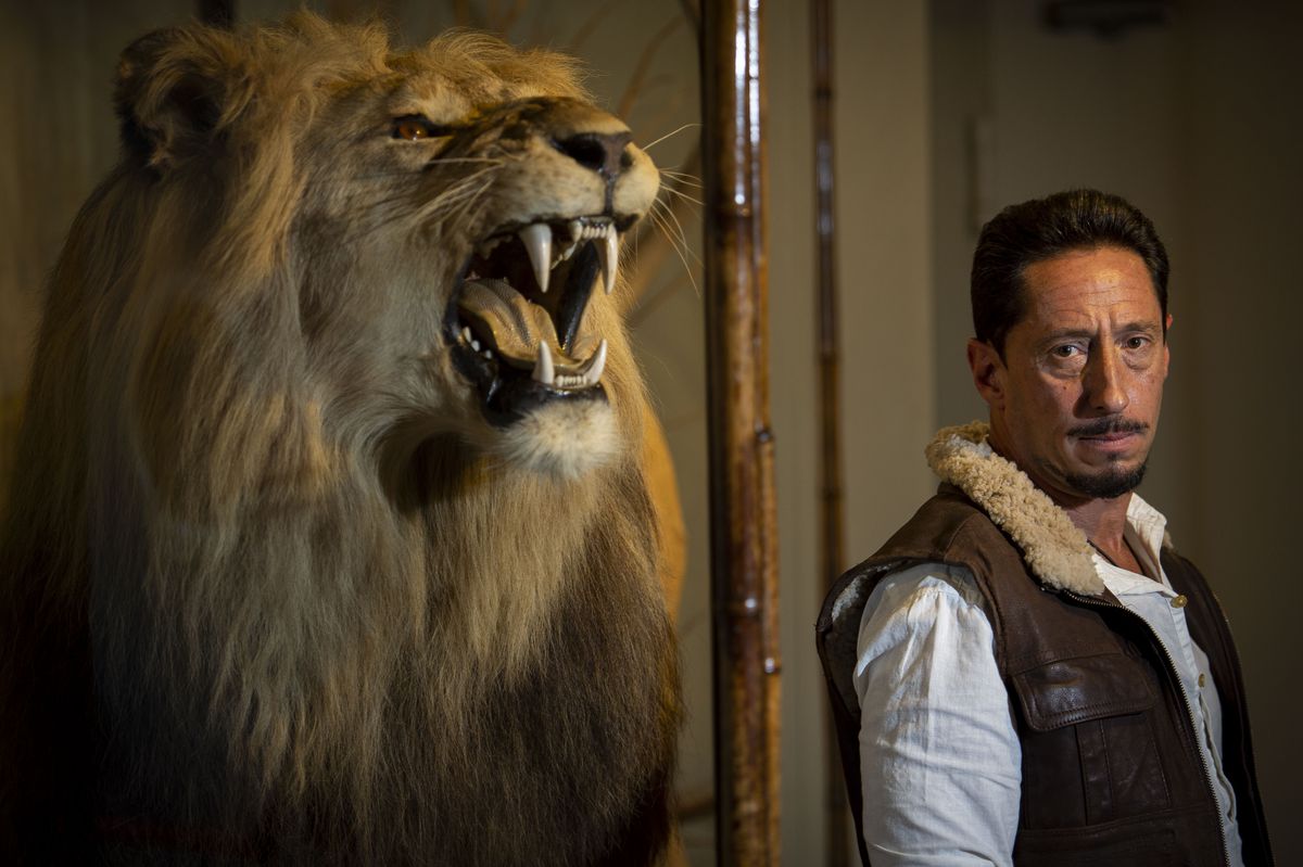 Jorge Alesanco: el hombre aceptado por una manada de leones