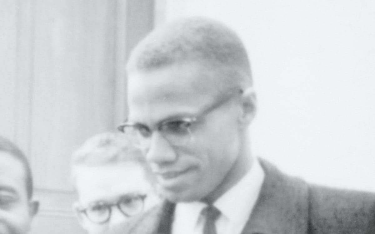 Jueza absuelve a dos hombres por el asesinato de Malcolm X