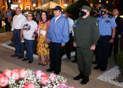 Daniel Ortega y su mujer, Rosario Murillo, durante la conmemoración de la muerte de uno de los fundadores del sandinismo Carlos Fonseca, en Managua, el pasado 8 de noviembre.