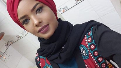 La modelo yemení Entesar al Hammadi, condenada a cinco años de cárcel por desafiar la moral de los Huthi