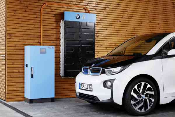 Las baterías usadas de BMW i almacenan energía solar en casa