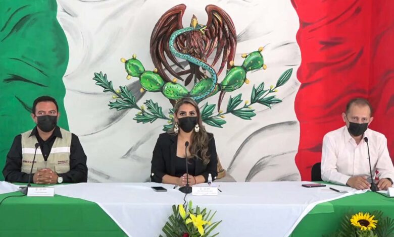 Levanta polémica Evelyn Salgado; aparece frente a bandera nacional modificada