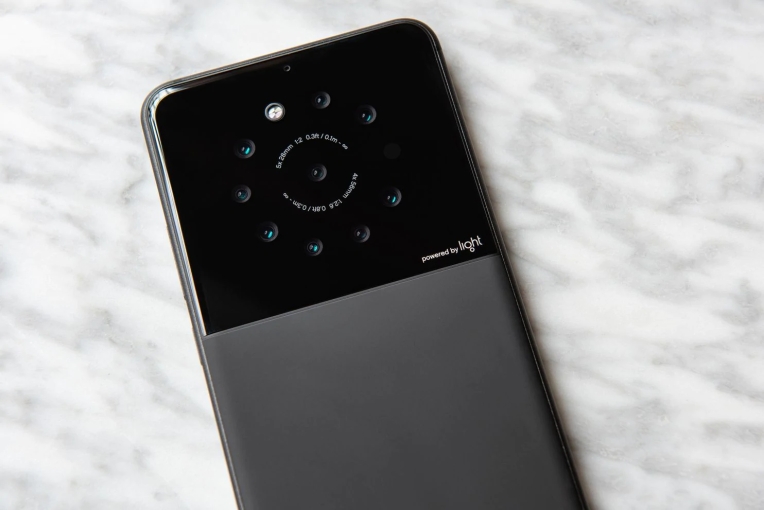 Light está construyendo un teléfono inteligente con cinco a nueve cámaras