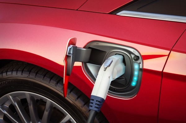 Los fabricantes de automóviles se apresuran a defender el crédito fiscal para vehículos eléctricos frente al recorte propuesto