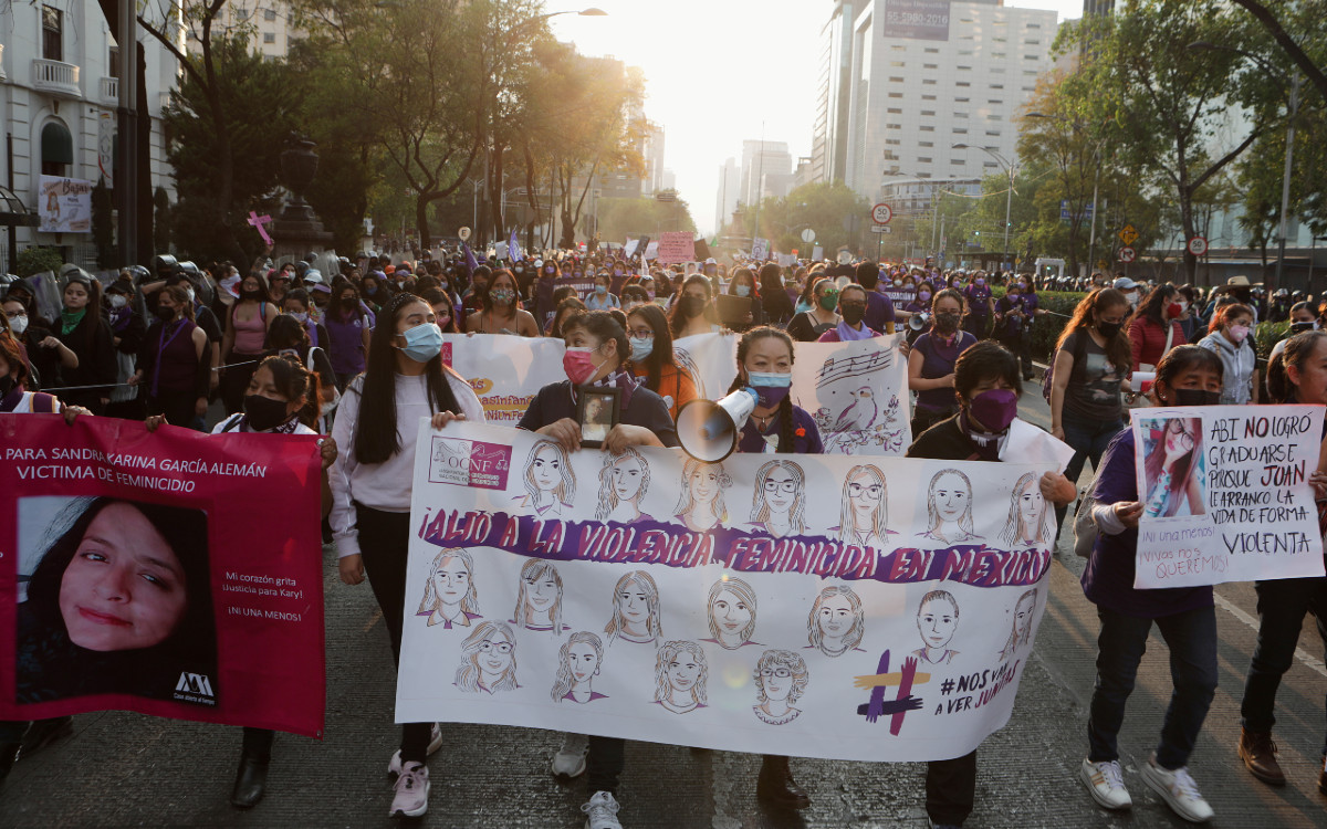 Marchan miles contra la violencia de género en CDMX; un grupo hace destrozos
