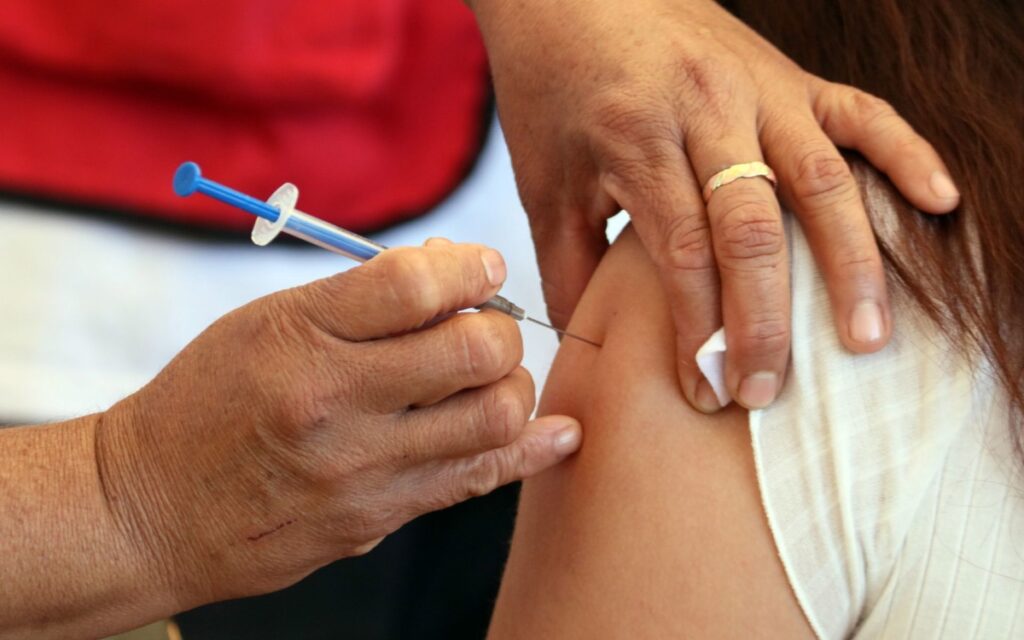 Martes inicia vacunación a menores de 15 a 17 en CDMX