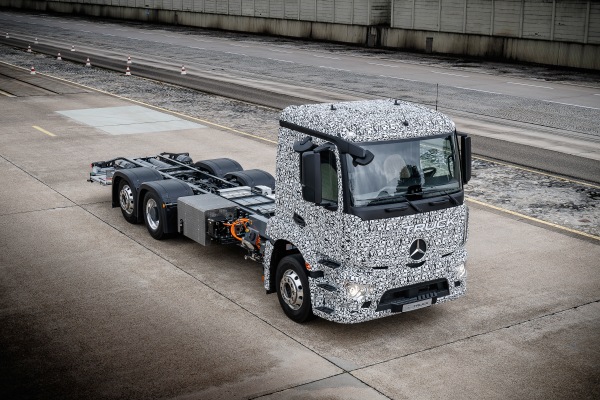 Mercedes-Benz muestra el primer camión de transporte urbano pesado totalmente eléctrico