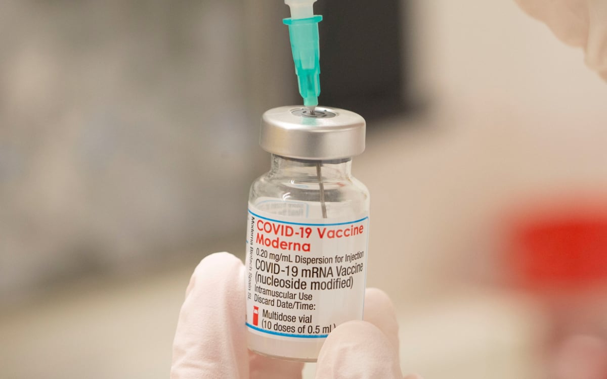 Moderna desarrollará refuerzo de vacuna contra variante Omicron