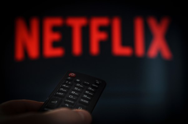 Netflix está probando una suscripción solo para dispositivos móviles para que su servicio sea más asequible