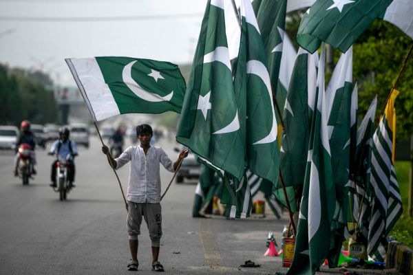 Pakistán bloquea temporalmente las redes sociales