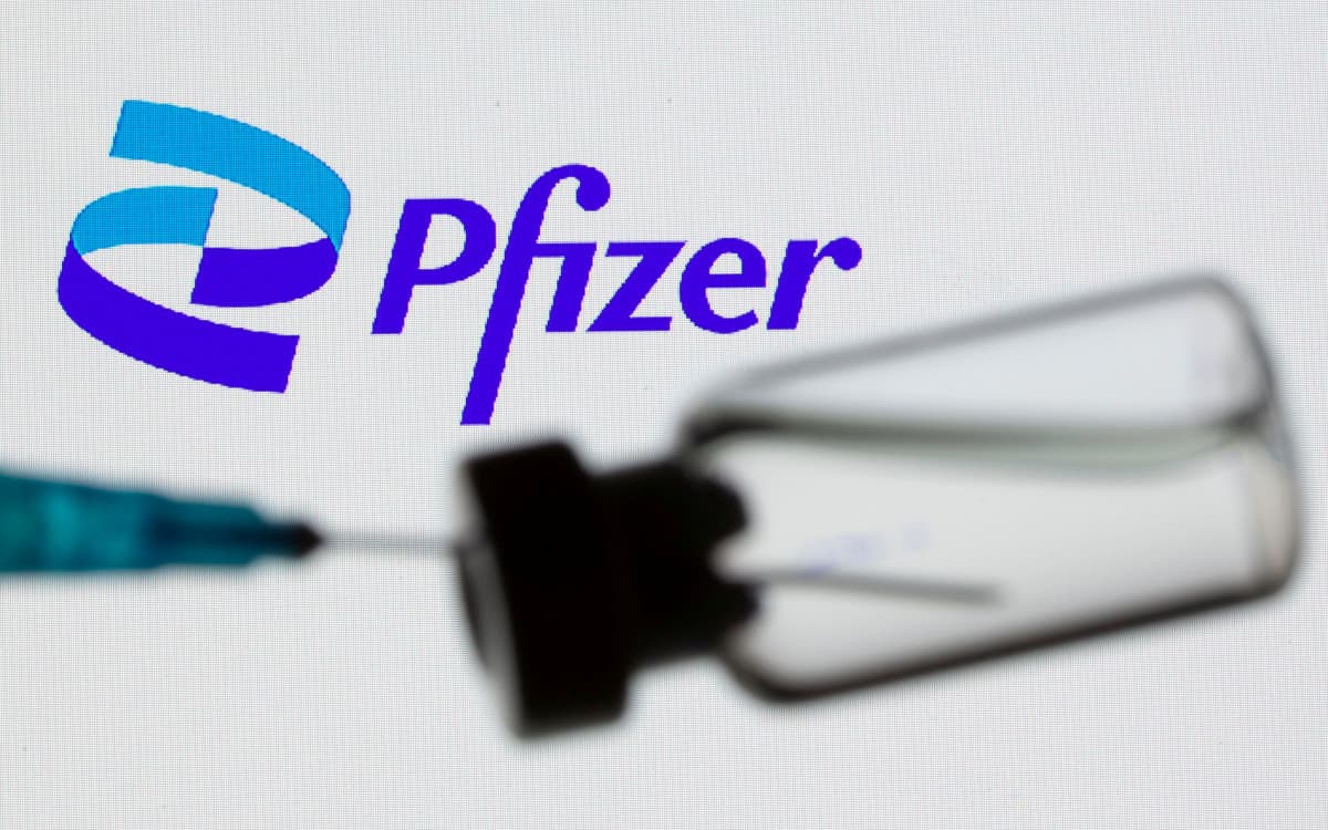 Pfizer asegura que podría tener en 100 días una nueva vacuna contra la variante Ómicron