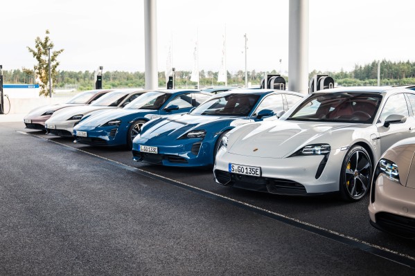 Porsche expande el mercado en línea para incluir el inventario de automóviles nuevos de EE. UU.