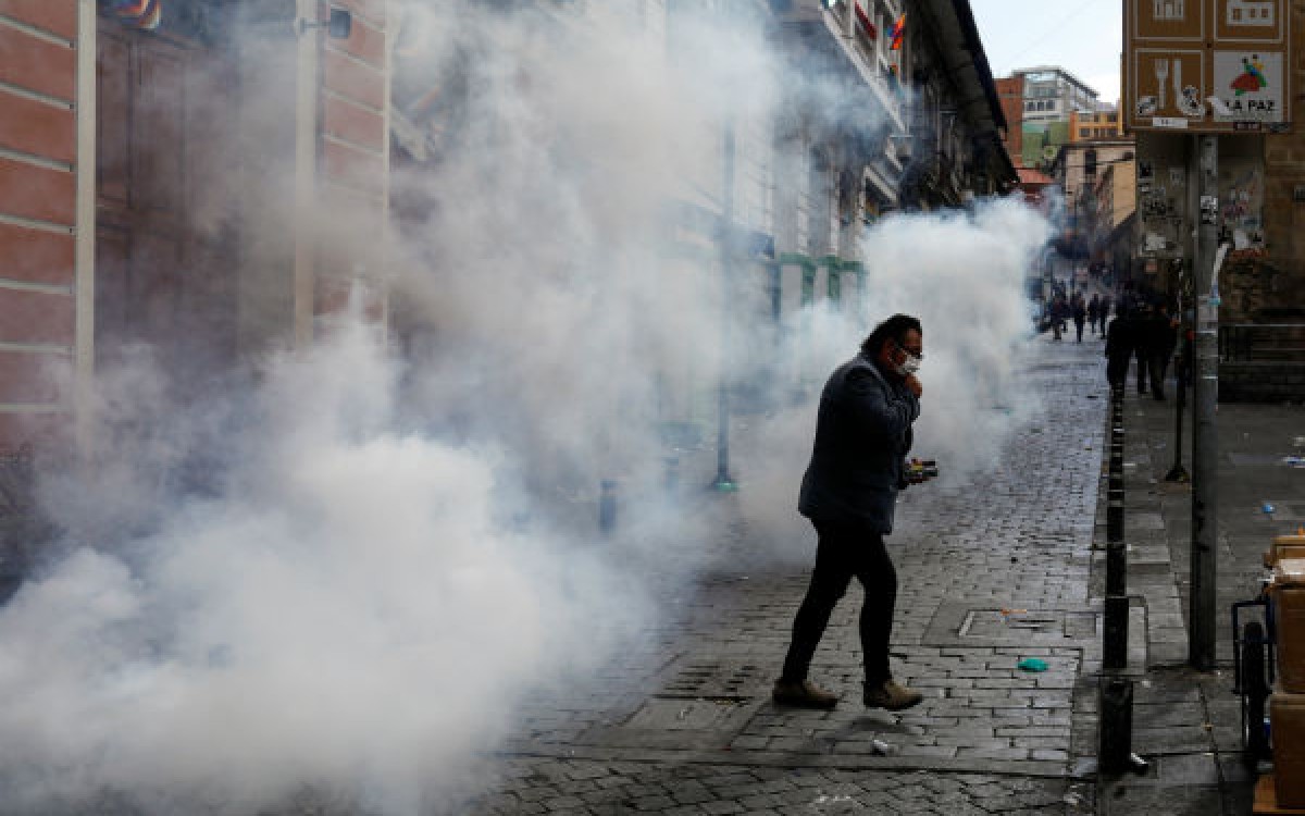 Procesan a coronel boliviano por tráfico de gases para reprimir protestas sociales