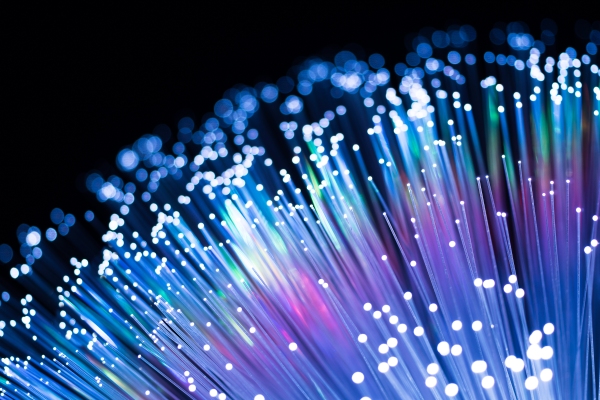 Reino Unido establece un plan para gastar miles de millones en fibra y banda ancha 5G para todos