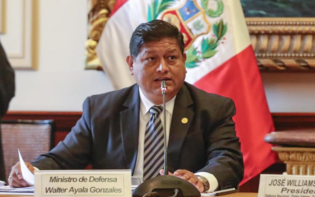 Renuncia el ministro de Defensa de Perú por caso de ascensos irregulares en el Ejército