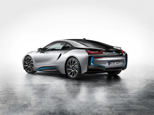 Se detalla la hoja de ruta de vehículos eléctricos de BMW, que incluye total autonomía para 2025
