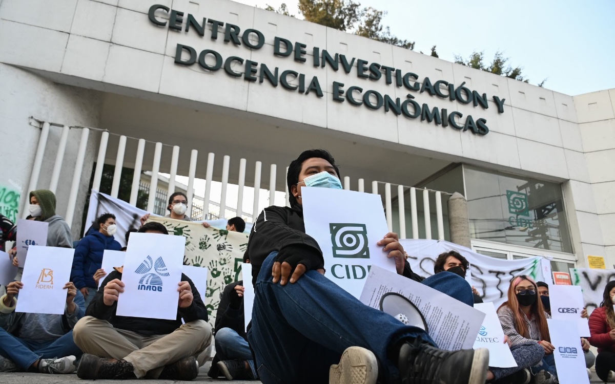 Se queda José Antonio Romero Tellaeche como director del CIDE, pese a protestas