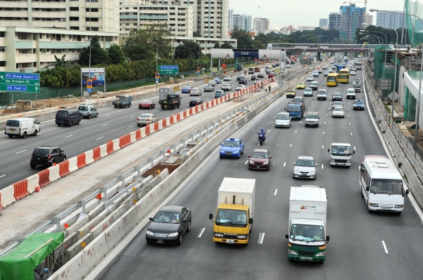 Singapur limitará la cantidad de automóviles permitidos en las carreteras a partir de 2018