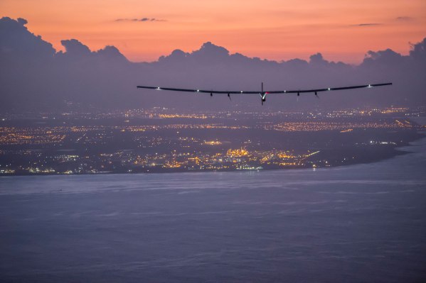 Solar Impulse 2 despega el tramo final de su vuelo alrededor del mundo