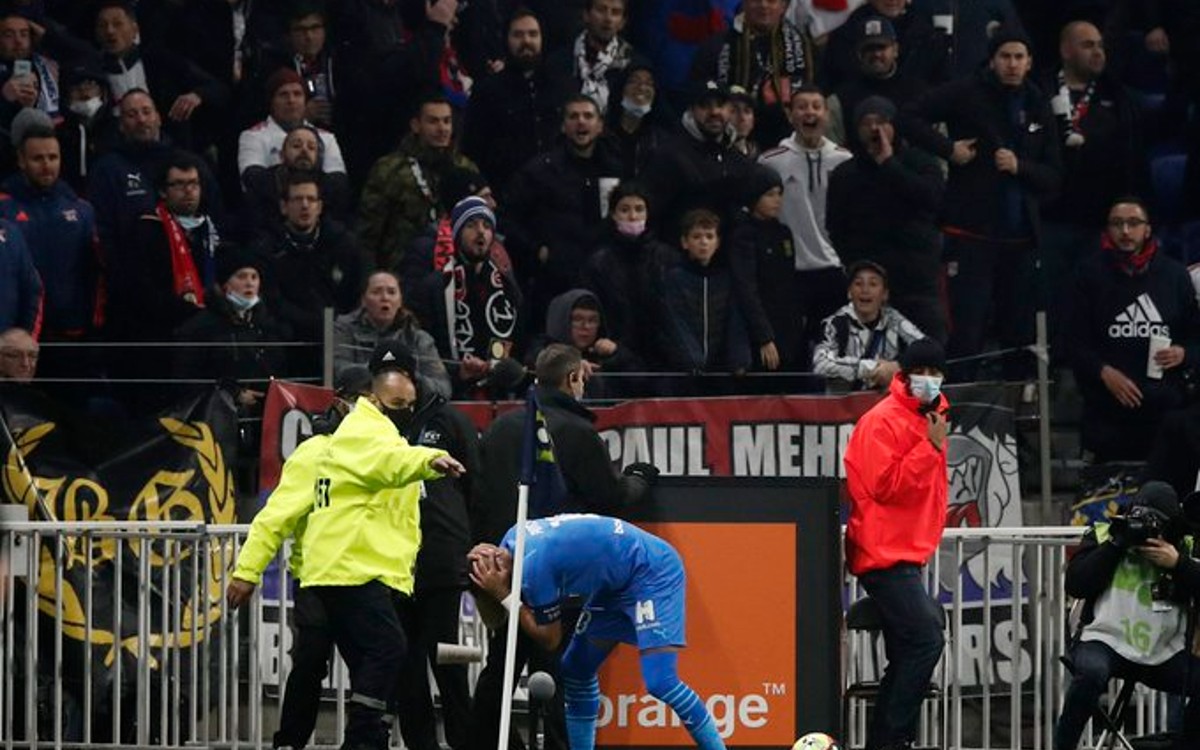 Suspenden el partido Lyon vs. Marsella por un botellazo a Dimitri Payet | Video