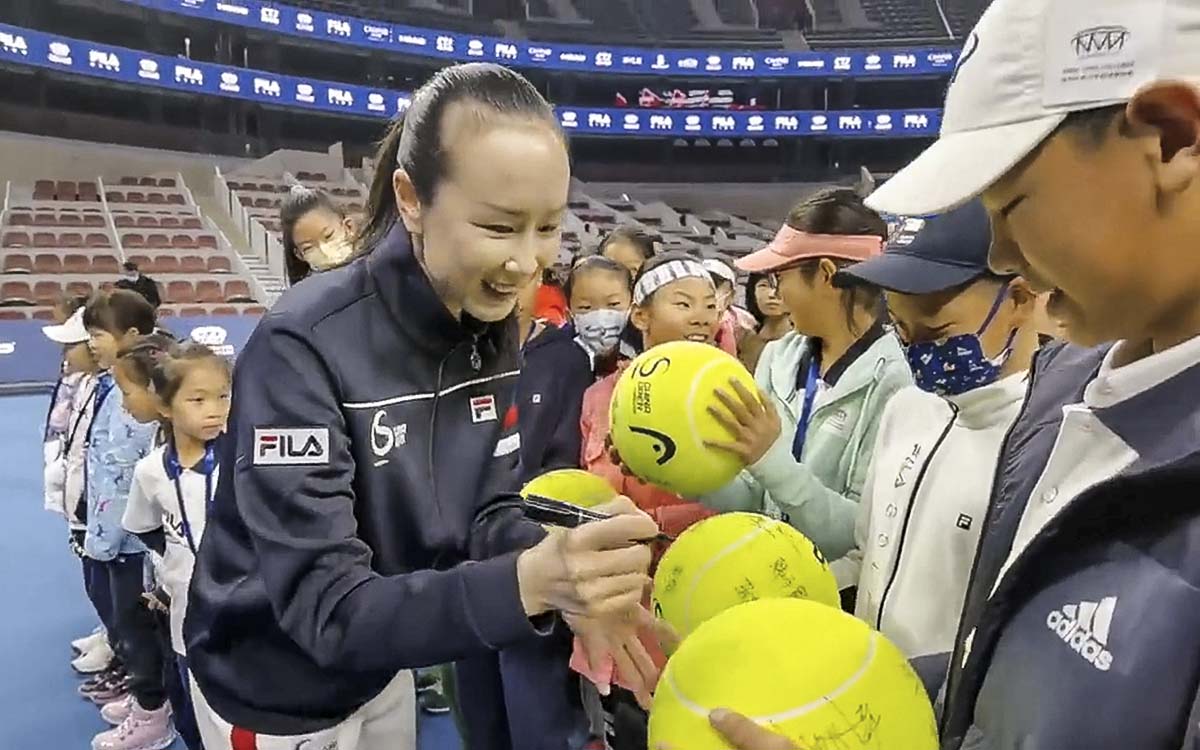 Tenista china Peng Shuai reaparece en Pekín; Asociación de Tenis Femenino no se tranquiliza | Video