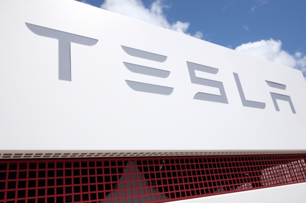 Tesla busca llevar la energía solar a la corriente principal con la asociación de Home Depot