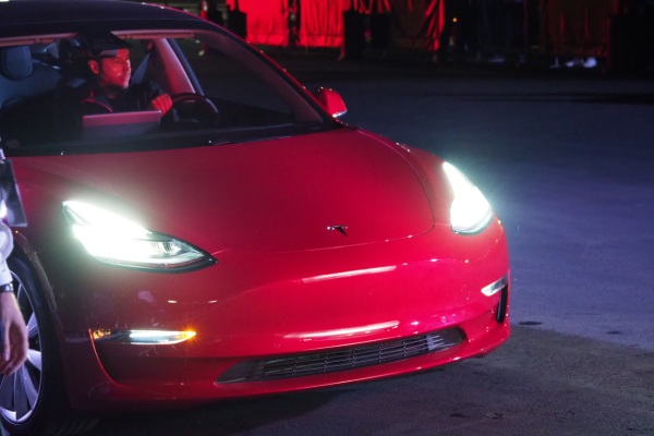 Tesla fabricó 2.425 Model 3 en el cuarto trimestre de 2017, y apunta a producir 2.500 semanalmente para fines del primer trimestre de 2018