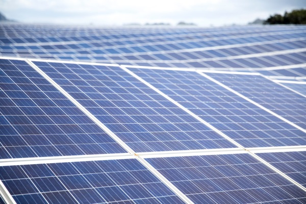 Tesla y GE están instalando sistemas solares para tejados en 50 Home Depots