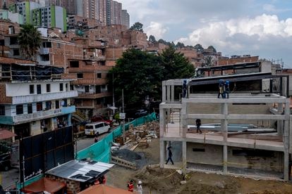 La obra de la escuela infantil Buen Comienzo, ubicada en el centro del barrio de Pablo Escobar, en la comuna 9 de Medellín.