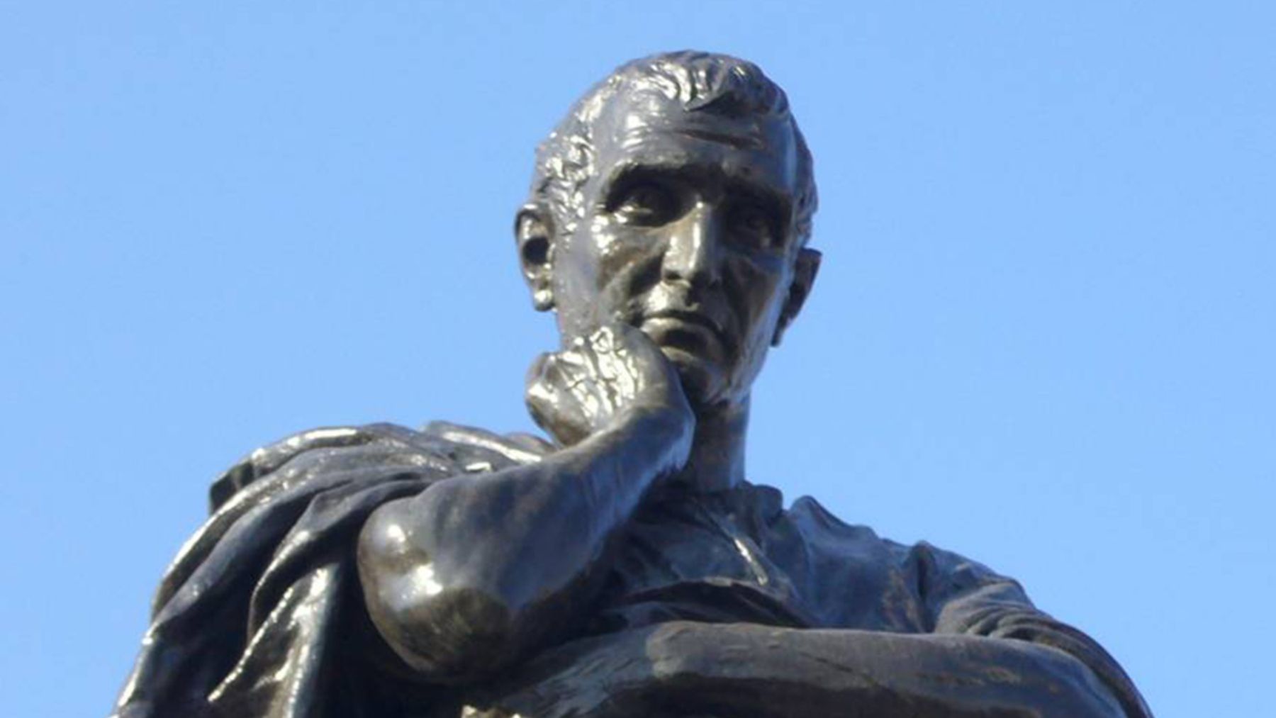 la biografía del poeta romano más sarcástico