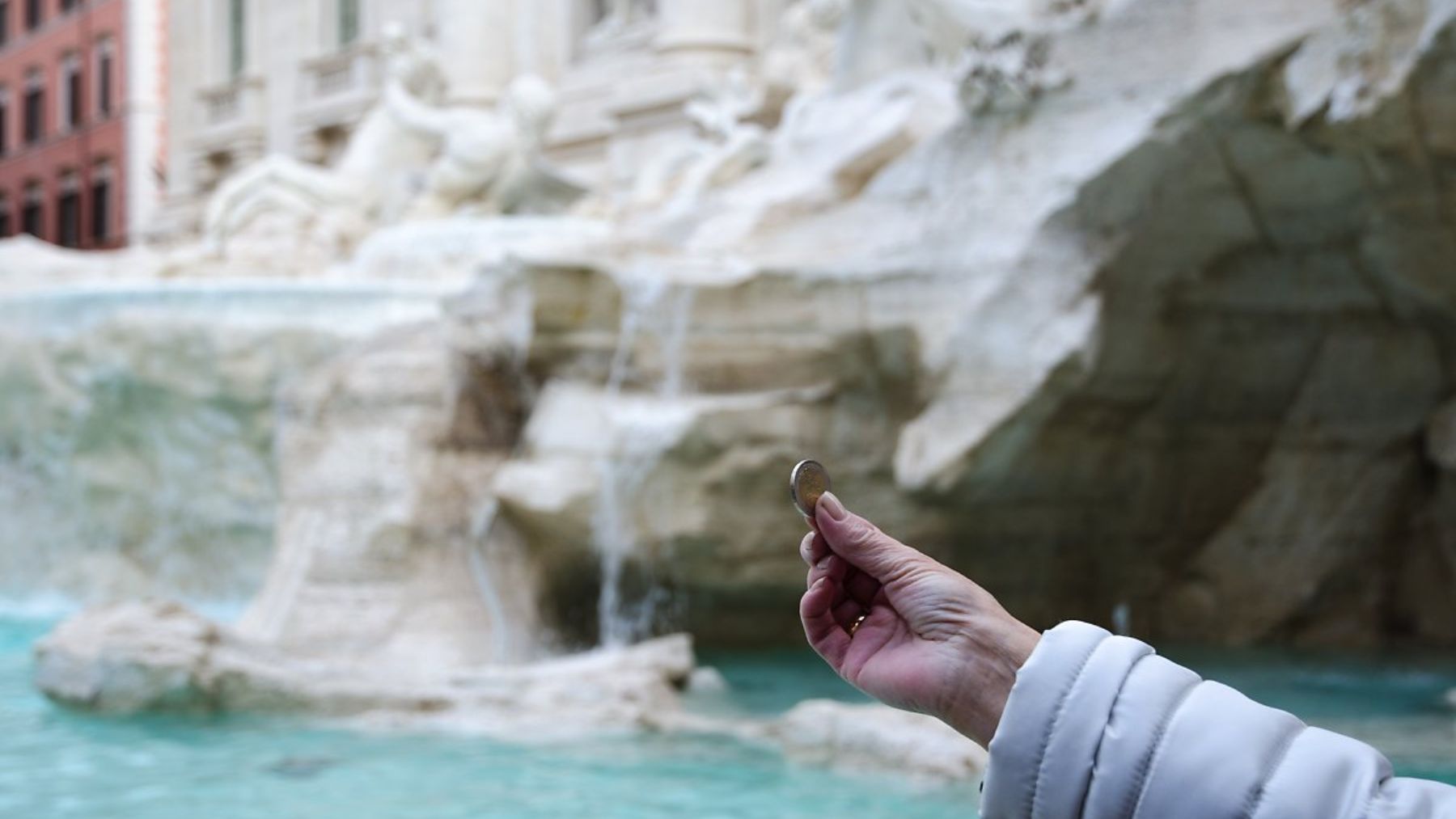 ¿Por qué se tiran monedas en la Fontana de Trevi?