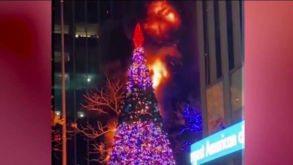 Arrestan a sospechoso de prenderle fuego al árbol de Navidad frente a estación de noticias de Fox News en Nueva York