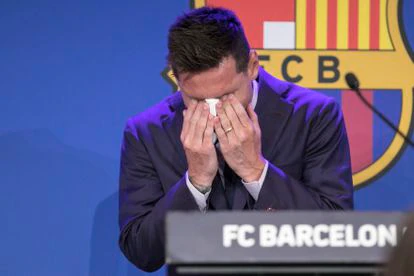Leo Messi llora el día de su despedida del Barcelona.


