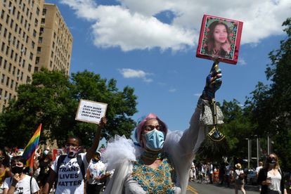 Protesta por la muerte de una persona trans detenida en Rikers Island, en junio de 2020 en Nueva York.