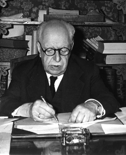 El lexicógrafo y critico literario español Julio Casares, en los años cincuenta.