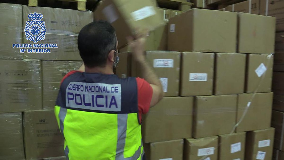 La Policía Nacional interviene 300.000 test de antígenos en un polígono de Fuenlabrada