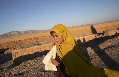 Rabehe, de 12 años, trabajaba en diciembre cerca de Herat.