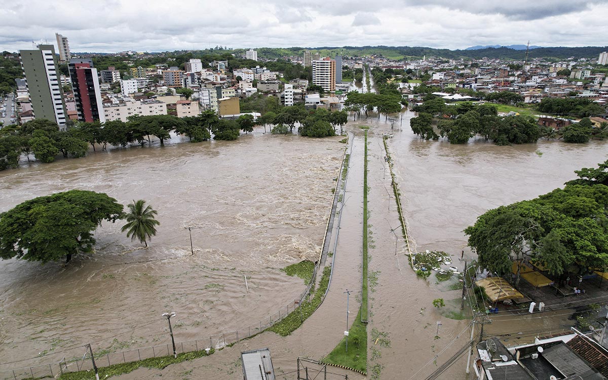 Al menos 18 muertos y miles de afectados por inundaciones en Brasil