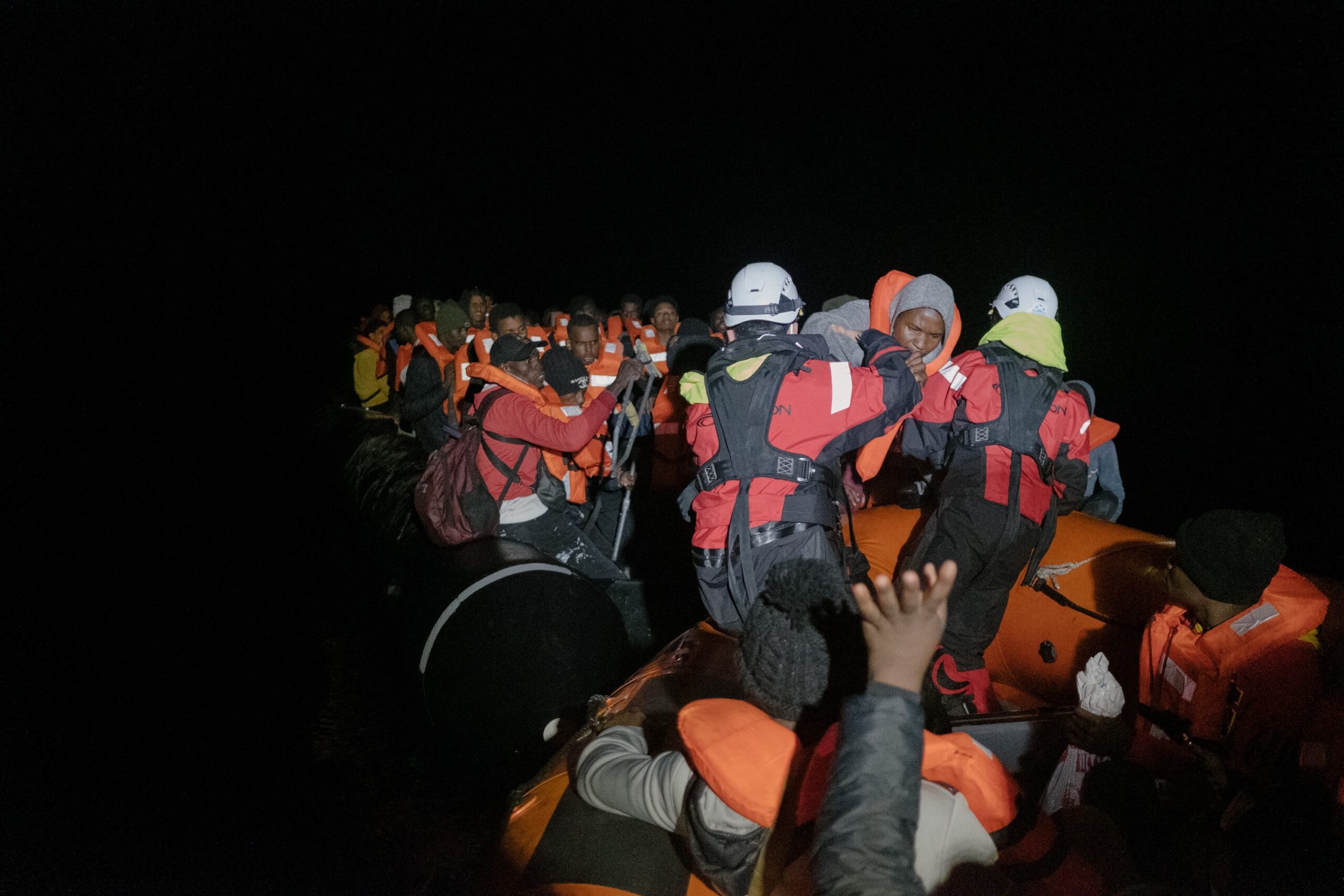 Al menos 27 migrantes muertos en dos naufragios en Grecia